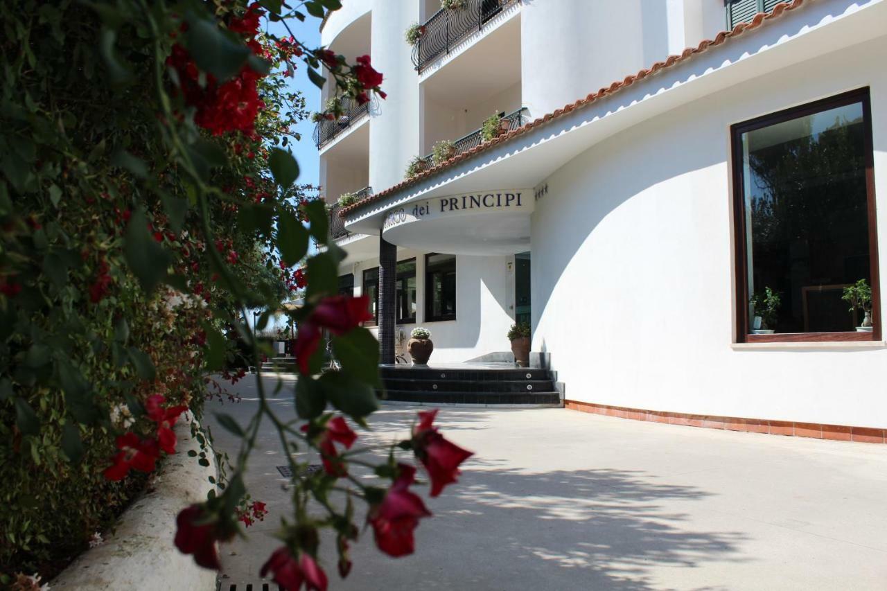 Hotel Parco Dei Principi Paestum Esterno foto